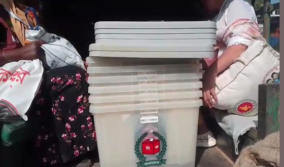 লক্ষ্ণীছড়ির ১২টি ভোট কেন্দ্রে পৌঁছেছে নির্বাচনী সরঞ্জাম