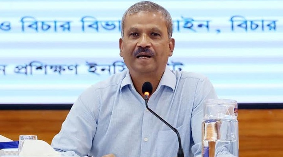 রমজানের আগেই নির্বাচিত সরকারের কাছে ক্ষমতা হস্তান্তর: আইন উপদেষ্টা