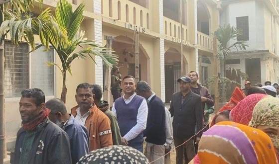 ঘোড়াঘাটে সকাল সাড়ে ৭ টা থেকে শান্তিপূর্র্ণ ভাবে ভোট গ্রহন শুরু