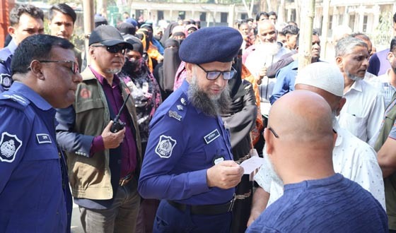 চাঁদপুরে বিভিন্ন ভোটকেন্দ্র পরিদর্শনে পুলিশ সুপার