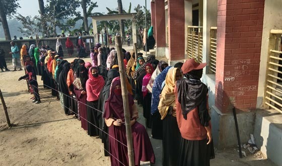 কটিয়াদীতে উৎসব মূখর পরিবেশে ভোটগ্রহণ