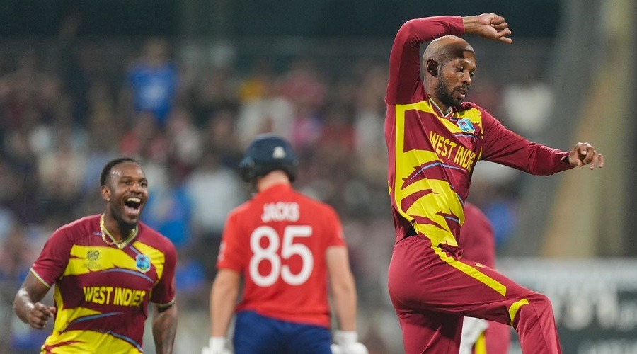 ইংলিশদের হারিয়ে শীর্ষে ক্যারিবীয়রা