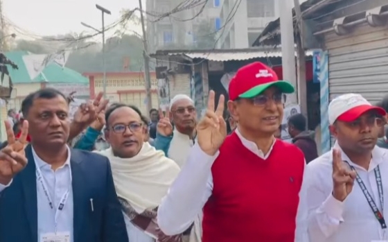 নিজে ভোট দিয়ে সবাইকে ভোট দিতে আহবান জানালেন মজিবুর রহমান