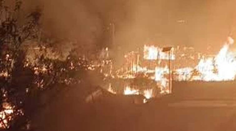 গভীর রাতে রোহিঙ্গা ক্যাম্পে আগুন