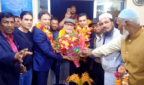 মানুষের ভালবাসা ও ফুলের সৌরভে সিক্ত এস.এম.ফয়সল