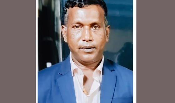 বাবার কবরের পাশেই দাফন করা হলো মালয়েশিয়ায় খুন হওয়া আলমের