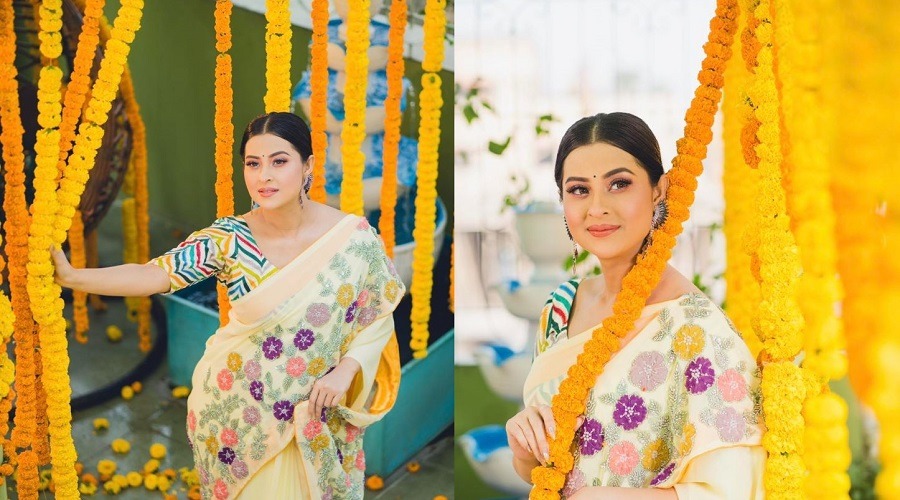 বসন্তের রঙে নিজেকে রাঙ্গালেন বুবলী