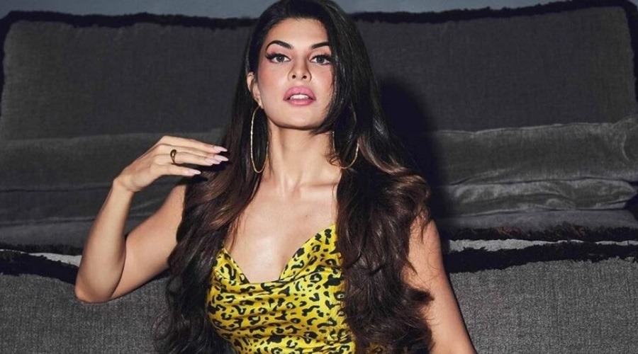 এবার ভালোবাসা দিবসে হেলিকপ্টার পেলেন জ্যাকুলিন