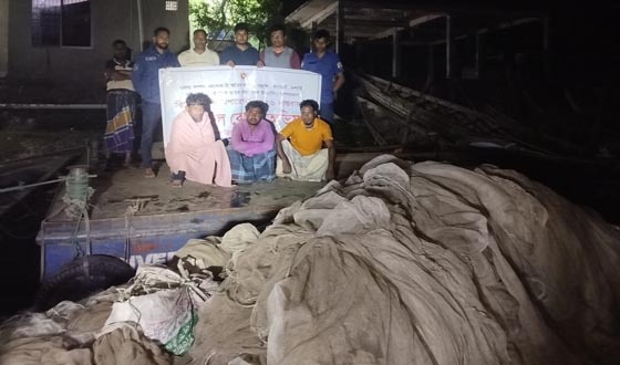 মেঘনার ডুবোচর ঘের দিয়ে আটকিয়ে মৎস্য নিধন