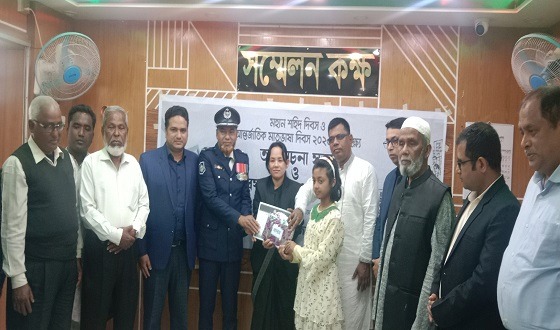 আটোয়ারীতে শহীদ দিবসকে ঘিরে আলোচনা সভা ও পুরস্কার বিতরণ