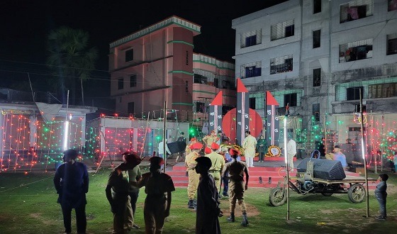 বাউফলে শহীদ মিনারে বিয়ে বাড়ির আলোকসজ্জা, বিভিন্ন মহলে ক্ষোভ