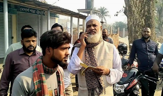 কালীগঞ্জে এমপির উপস্থিতিতে বন্ধ হলো চাঁদাবাজি