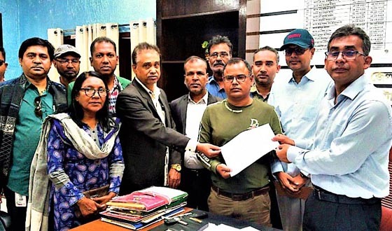 টাঙ্গাইলে পাঁচ দফা দাবিতে ক্যাবের স্মারকলিপি