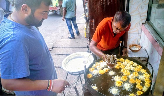 শেরপুরে ইফতারে মাসকলাইয়ের জিলাপির জনপ্রিয়তা বাড়ছে
