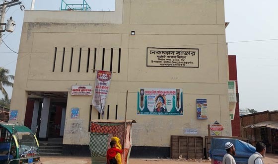 রাণীশংকৈলে অযত্নে পড়ে আছে কোটি টাকার ভবন