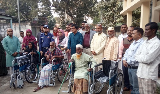 মেলান্দহে হুইল চেয়ার বিতরণ