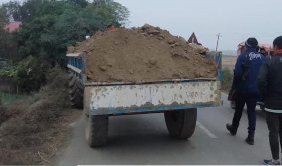 নাসিরনগরে মাটি কাটার বিরুদ্ধে ইউএনওদের অভিযান