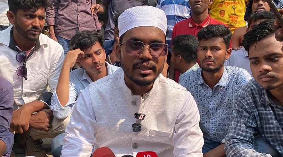 হাতিয়ায় এমপি হান্নান মাসউদের গাড়িবহরে হামলার অভিযোগ, দেড় ঘণ্টা সড়কে অবস্থান