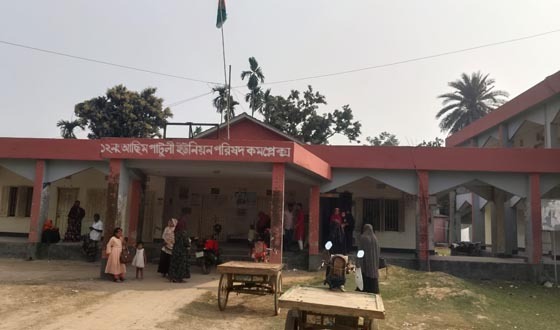 ফ্যামিলি কার্ডের আবেদনের নামে টাকা নেওয়ার অভিযোগ চেয়ারম্যানের বিরুদ্ধে