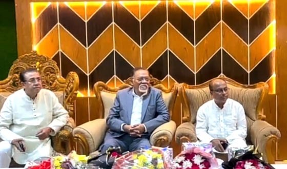 প্রধানমন্ত্রী তার প্ল্যান বাস্তবায়নে ঝাঁপিয়ে পড়েছেন : জনপ্রশাসন উপদেষ্টা