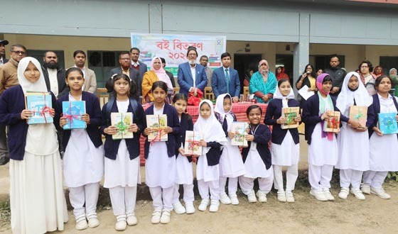 সিলেটে ১৬ লাখ শিক্ষার্থীর হতে ৫৮ লাখ নতুন বই