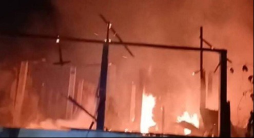 শায়েস্তাগঞ্জে আগুনে পুড়ে ছাই ১৫ কৃষকের বসতঘর