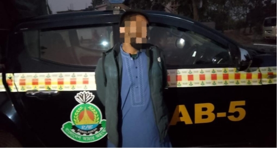 র‍্যাব পরিচয়ে কম্বল বিতরণের কথা বলে ৫ লাখ টাকা নেওয়া প্রতারক গ্রেপ্তার