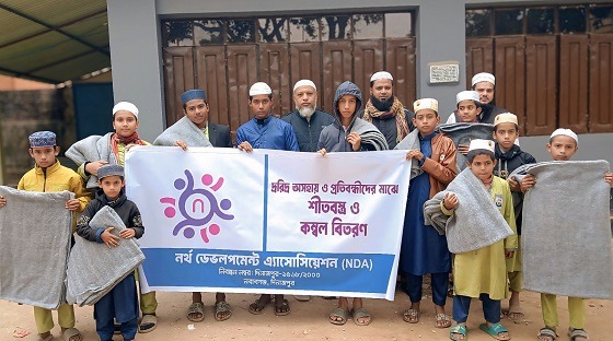 নবাবগঞ্জে শীতার্তদের শীতবস্ত্র বিতরণ