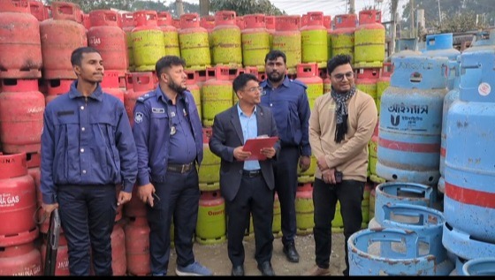 এলপিজি গ্যাসের অতিরিক্ত দাম বৃদ্ধিকারীদের বিরুদ্ধে মোবাইল কোর্টে জরিমানা