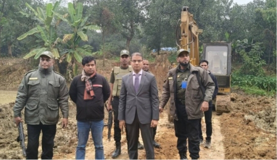 কাপাসিয়ায়  অবৈধ বালু উত্তোলনের এসকেভেটর জব্দ