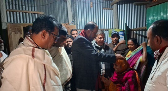 রাশেদুলের পরিবারের পাশে সুলতান সালাউদ্দিন টুকু