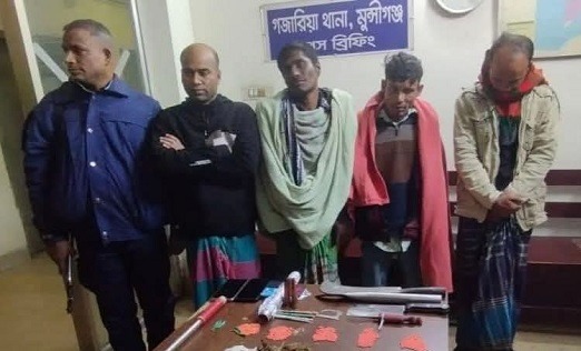 গজারিয়ায় ৪ মাদক ব্যবসায়ী গ্রেফতার