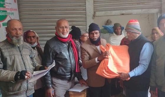 ডুমুরিয়ায় মুক্তিযোদ্ধা পরিবারের কম্বল বিতরণ
