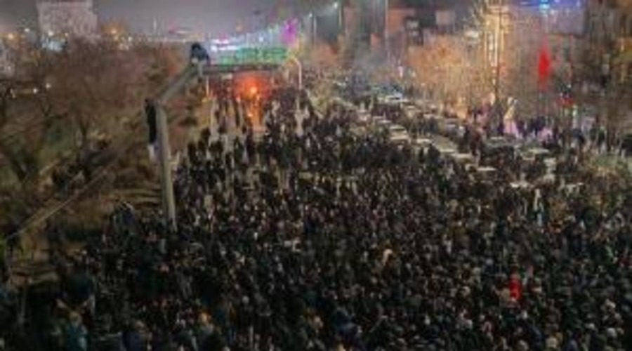 বিক্ষোভে উত্তাল ইরান, লাশ হলো ২১৭ জন