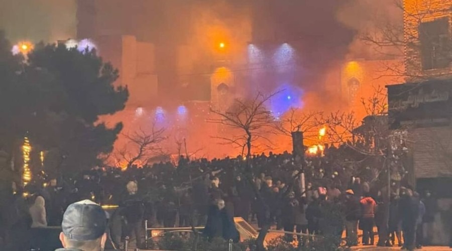 ইরানে মসজিদে আগুন দিলো আন্দোলনকারীরা