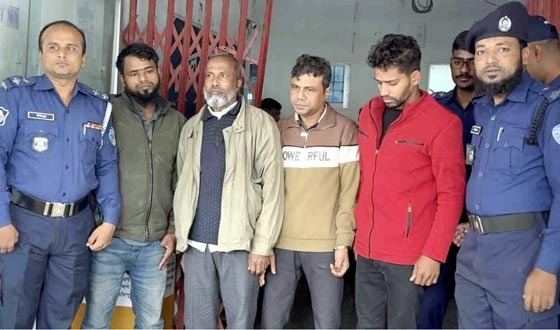 মতলবে অনলাইন প্রতারক চক্রের গ্রেপ্তার ৪