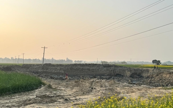 বাগমারায় অবৈধ পুকুর খননের নামে টপসয়েল কাটা,  দুই দফা অভিযান