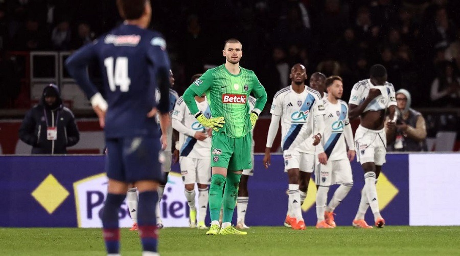 প্যারিসের কাছে হেরে বিদায় নিলো পিএসজি