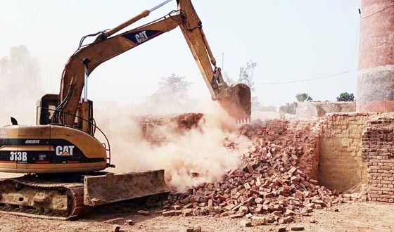 পোরশায় অবৈধ ইটভাটা ভেঙ্গে দিয়েছে পরিবেশ অধিদপ্তর