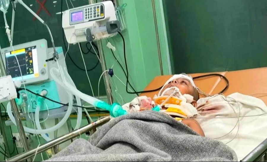 মস্তিষ্কের রক্তনালীতে গুলির আঘাত লেগে স্ট্রোক হয়েছে হুজাইফার