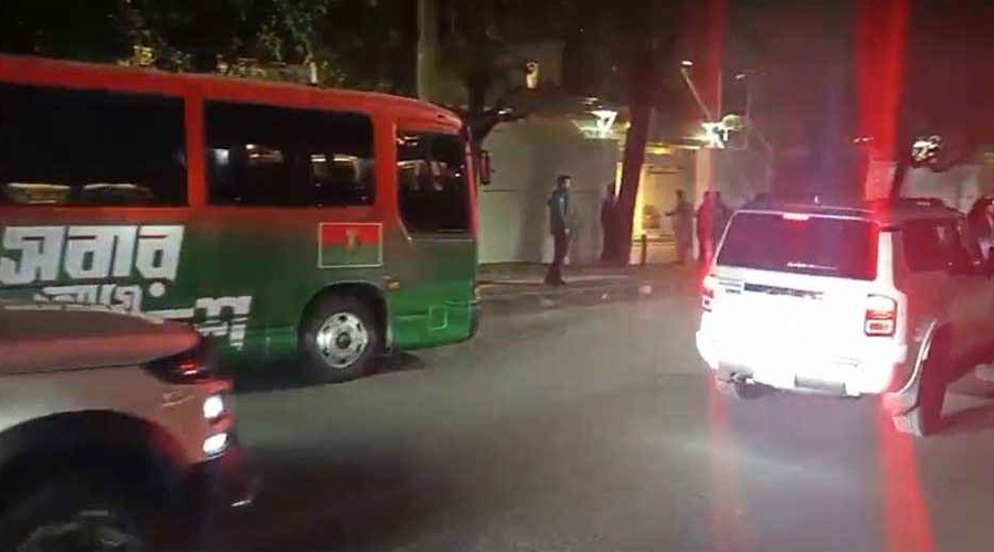 প্রধান উপদেষ্টার সঙ্গে বৈঠকে যমুনায় সপরিবারে তারেক রহমান