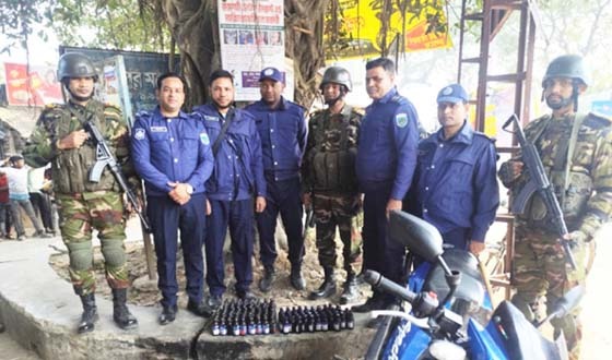 তানোরে ফেনসিডিলসহ মোটরসাইকেল জব্দ