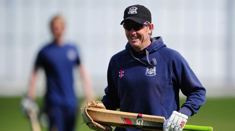 নেপালের বোলিং কোচ হিসেবে দায়িত্ব নিলেন ইয়ান হার্ভে