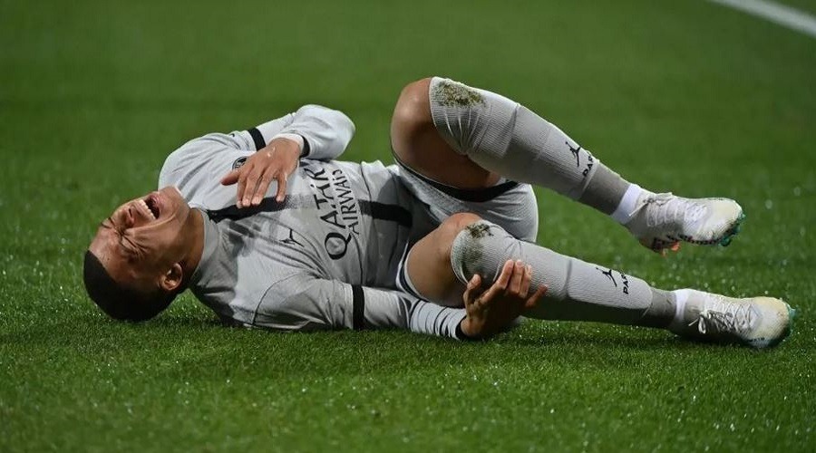 গুরুত্বপূর্ণ ম্যাচের আগে ছিটকে গেলেন এমবাপে