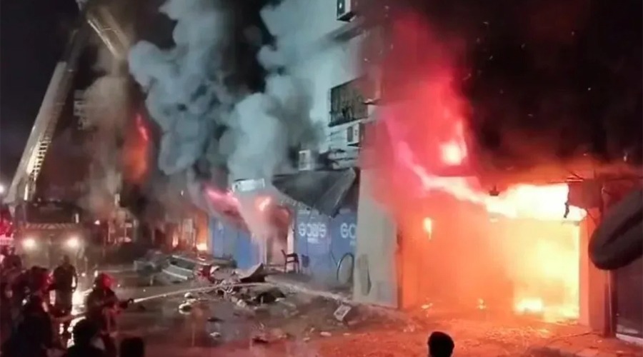 করাচিতে শপিংমলে ভয়াবহ আগুনে ৫ জনের মৃত্যু, হতাহত অনেকে