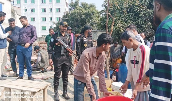 রাজধানীর ডেমরায় বিপুল পরিমান নকল ও নিম্মমানের খাদ্য সামগ্রী জব্দ