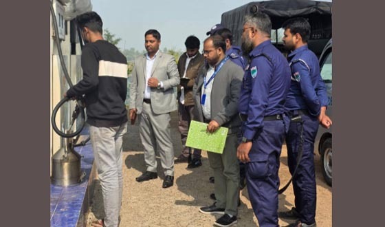 বুধহাটায় ২টি ফিলিং স্টেশনে মোবাইল কোর্ট