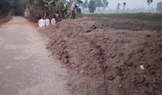 রায়গঞ্জে খাল ভরাট করে বাড়ি করার পায়তারা