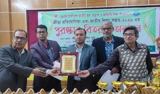 দৌলতপুরে শিক্ষা সপ্তাহ উপলক্ষে পুরস্কার বিতরণ