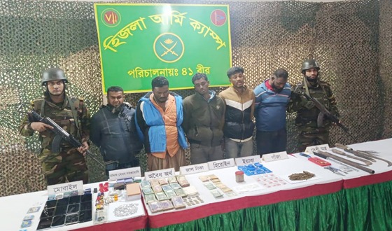 সেনাবাহিনীর অভিযানে অস্ত্র ও মাদকসহ আটক ৫